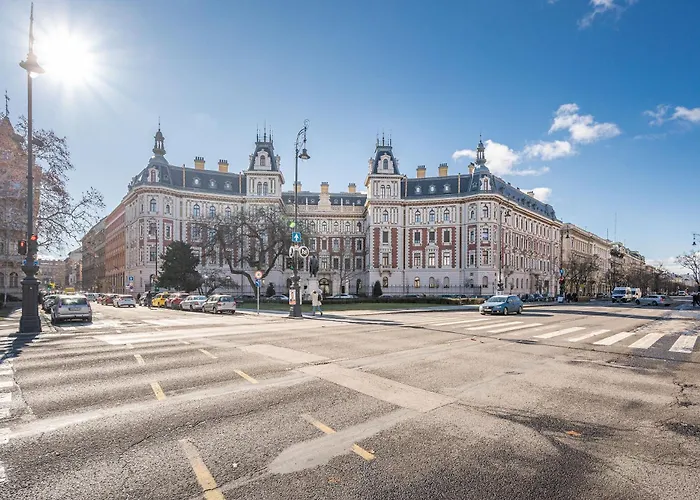 New 2br Near Andrassy Av. And Varosliget Lejlighed