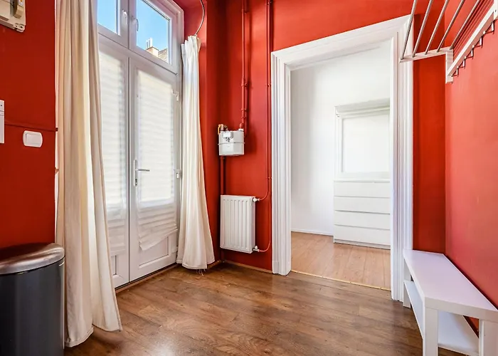 New 2br Near Andrassy Av. And Varosliget