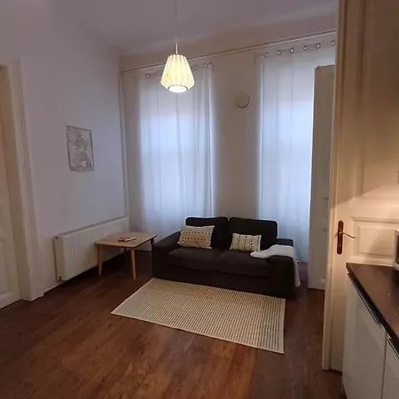 New 2br Near Andrassy Av. And Varosliget